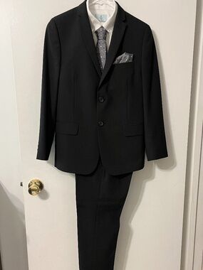 Formal boy’s suits and tie + pocket square (Size 14)